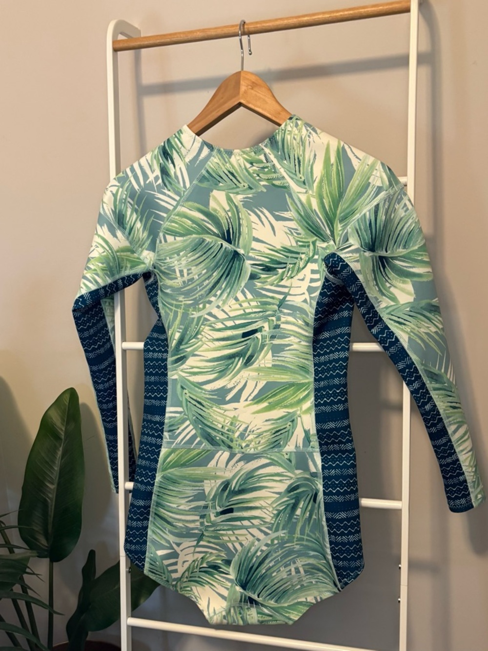 🌺Carve Designs One-Piece Rash Guard Swimsuit - White Palm🌴 - Picture 11 of 16